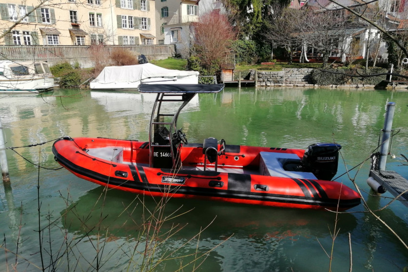 Schlauchboot an Platz