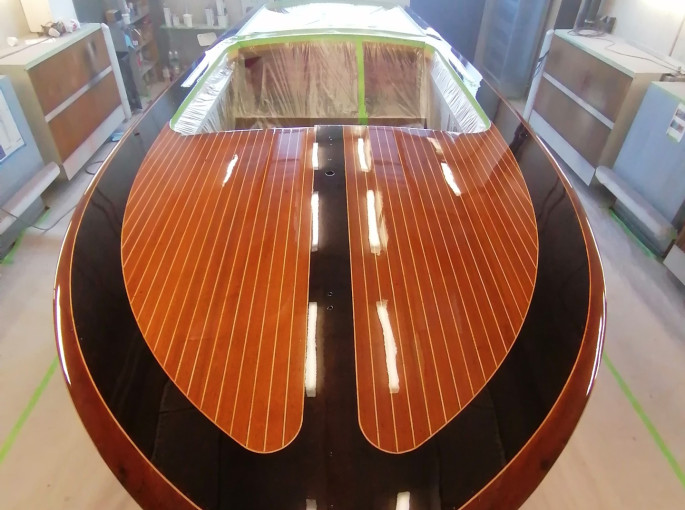 Holzdeck beizen und lackieren